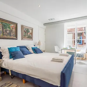  Guest house Modern In Centre Of