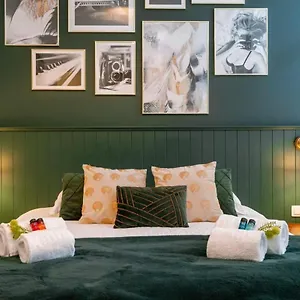 Huswell - Stylish In The Heart Of Brugge